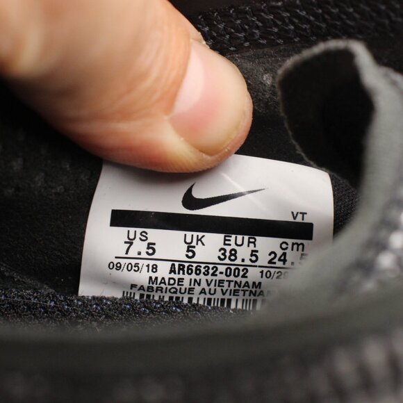 Nike Air VaporMax Women's Size US 7.5 Black Running Shoes Sneakers AR6632-002 - Picture 3 of 9